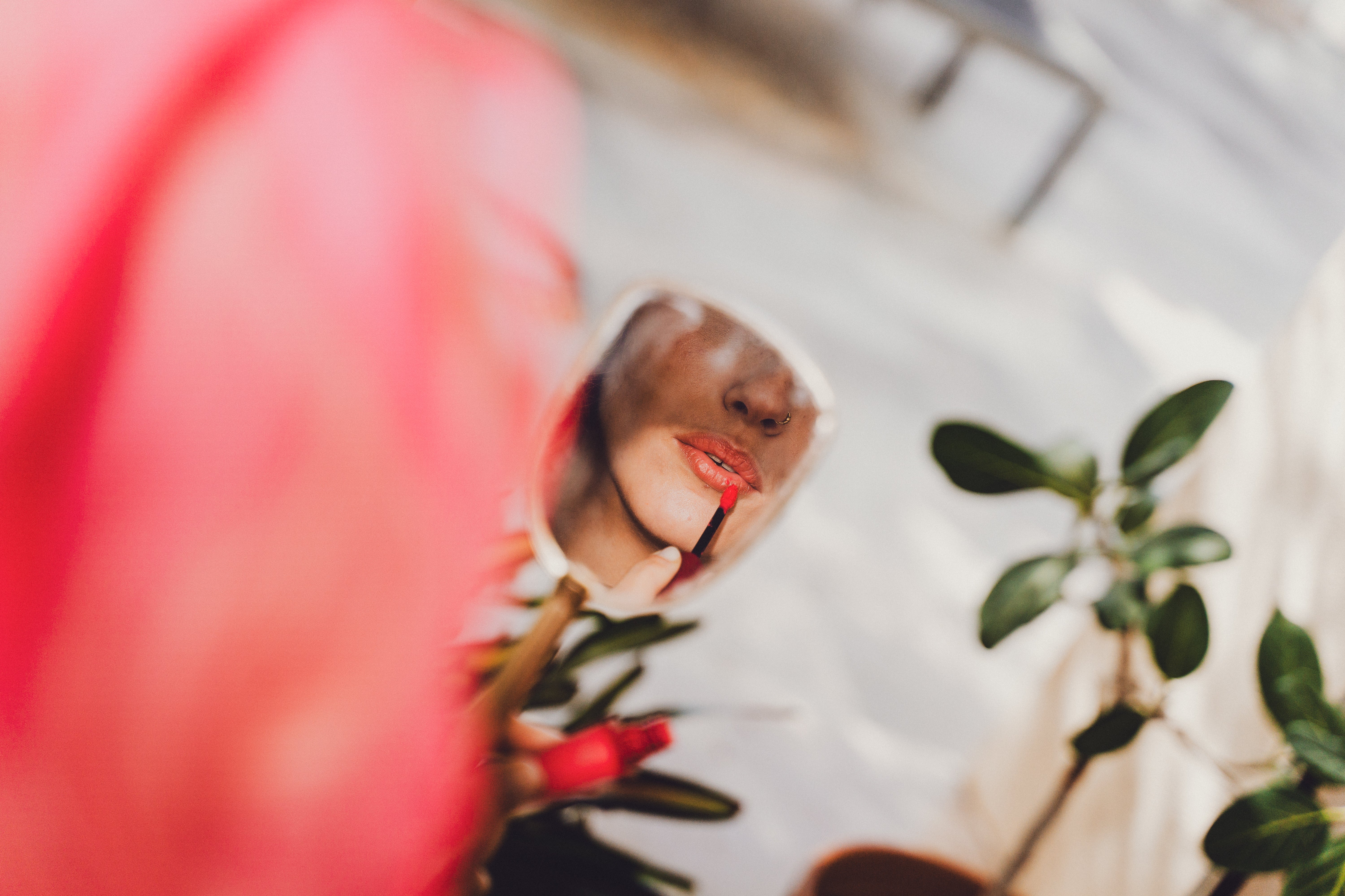 Détail miroir et rouge à lèvres de la mariée fêtarde CANEZAN
